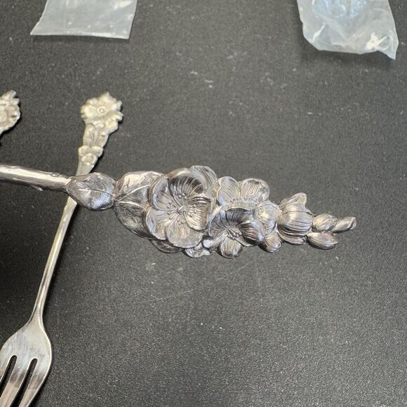 Reed and Barton Set of 3 Silver Plate Mini Hostess Serving Flatware Set Floral - Picture 4 of 10